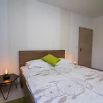 Διαμέρισμα Schoene In Mit Garten By Interhome