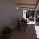 Schoene In Mit Garten By Interhome Διαμέρισμα Veli Lošinj