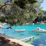 Schoene In Mit Garten By Interhome Διαμέρισμα Veli Lošinj