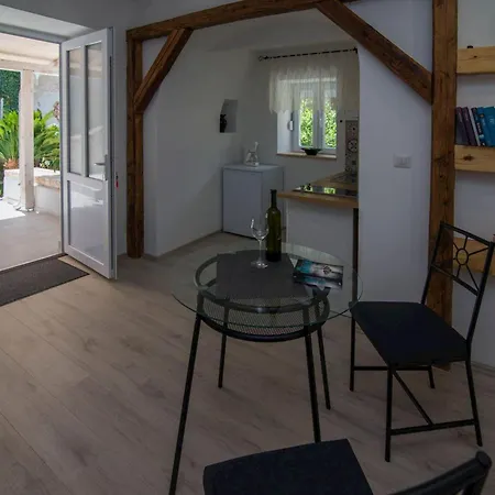 Schoene In Mit Garten By Interhome Apartment Veli Losinj