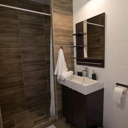Apartamento Schoene In Mit Garten By Interhome Veli Lošinj