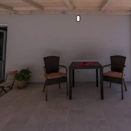 Schoene In Mit Garten By Interhome 아파트 베리로신즈