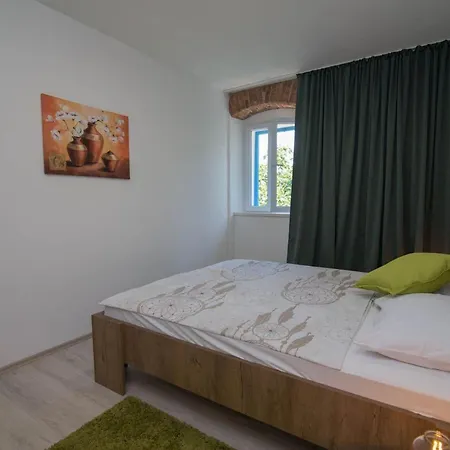 Schoene In Mit Garten By Interhome Apartamento