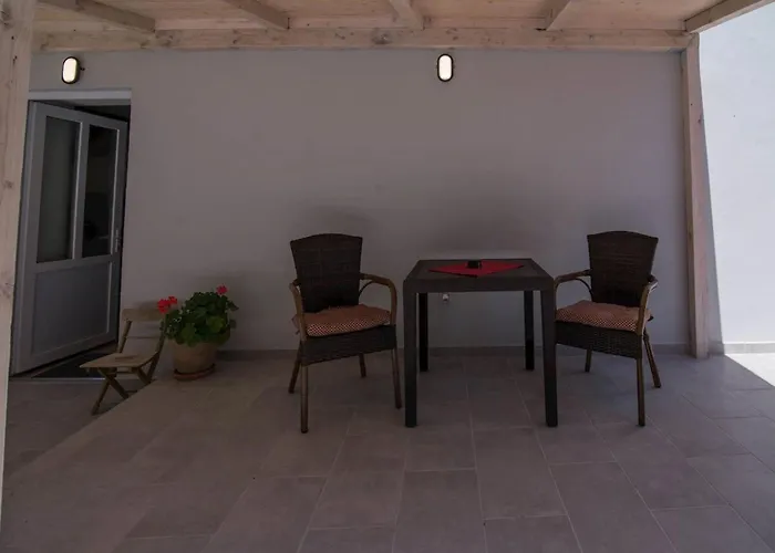 Schoene In Mit Garten By Interhome Apartment Veli Losinj