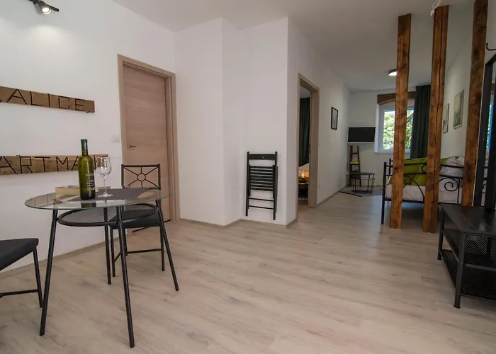 Schoene In Mit Garten By Interhome Apartment Veli Losinj