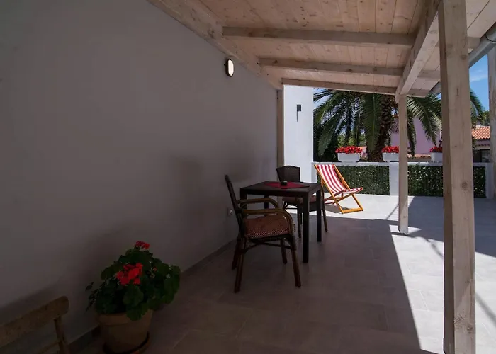 Schoene In Mit Garten By Interhome Apartment Veli Losinj