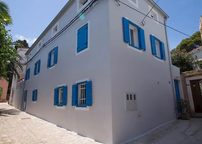 Schoene In Mit Garten By Interhome * Veli Lošinj